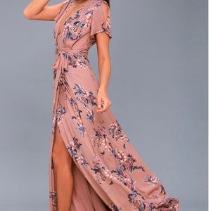 Lulu’s dusty rose floral print maxi